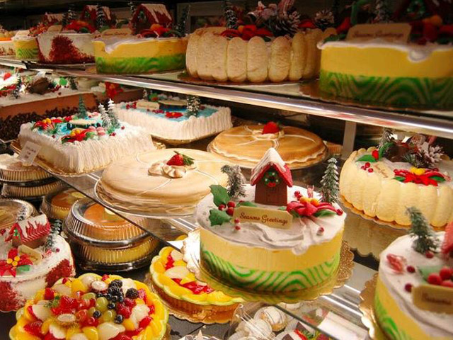 Portos-Bakery-Display-Holiday