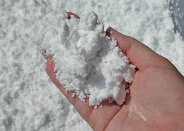 Erupting Snow Powder