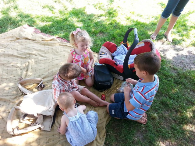 kids-picnic-park
