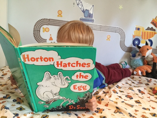 horton hatches an egg kid reading