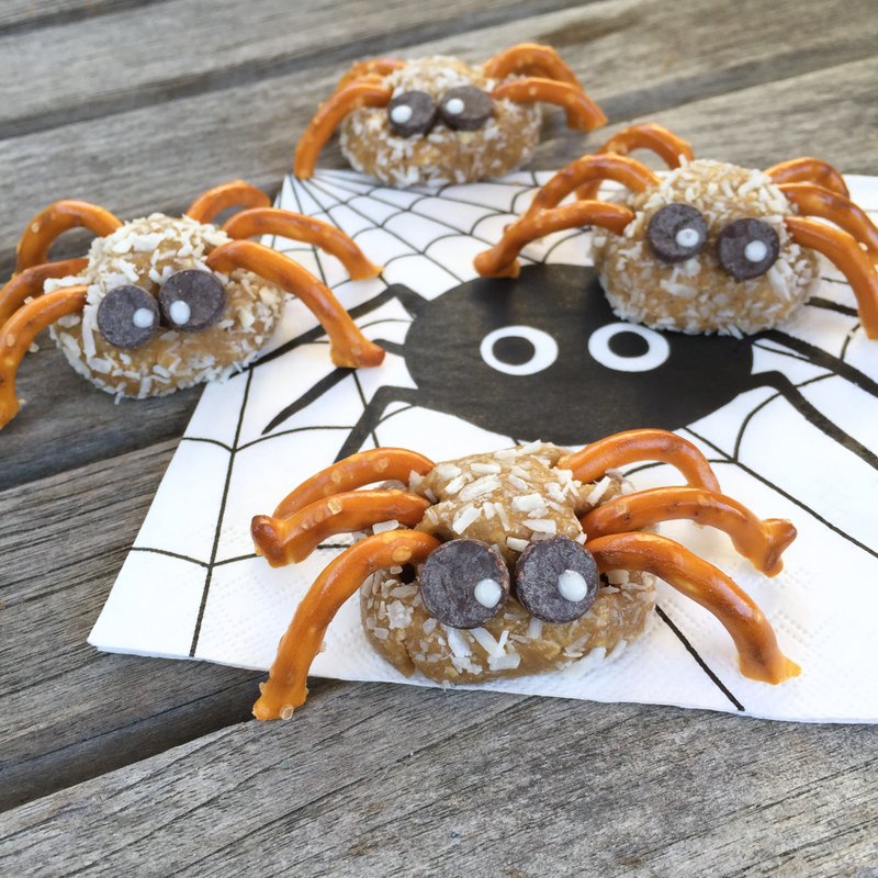 easy-halloween-cookies-spooky-spiders-jennifer-tyler-lee-52-new-foods-challenge-square-copy