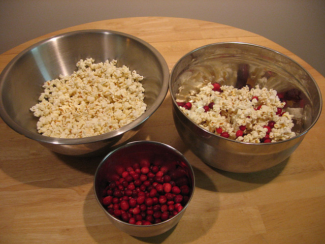 cranberry popcorn garland prep