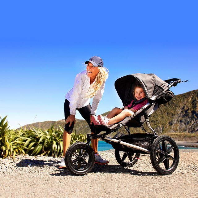 Champion-runner-Sarah-Christie-with-the-terrain-stroller-by-Mountain-Buggy