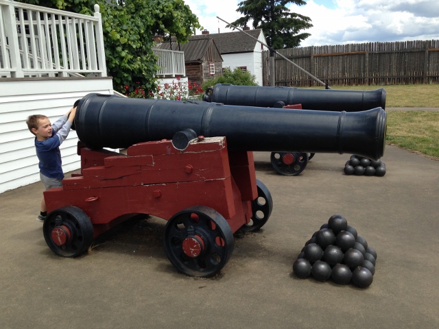 Cannon at Fort Vancouver, photo by Carrie Uffindell 