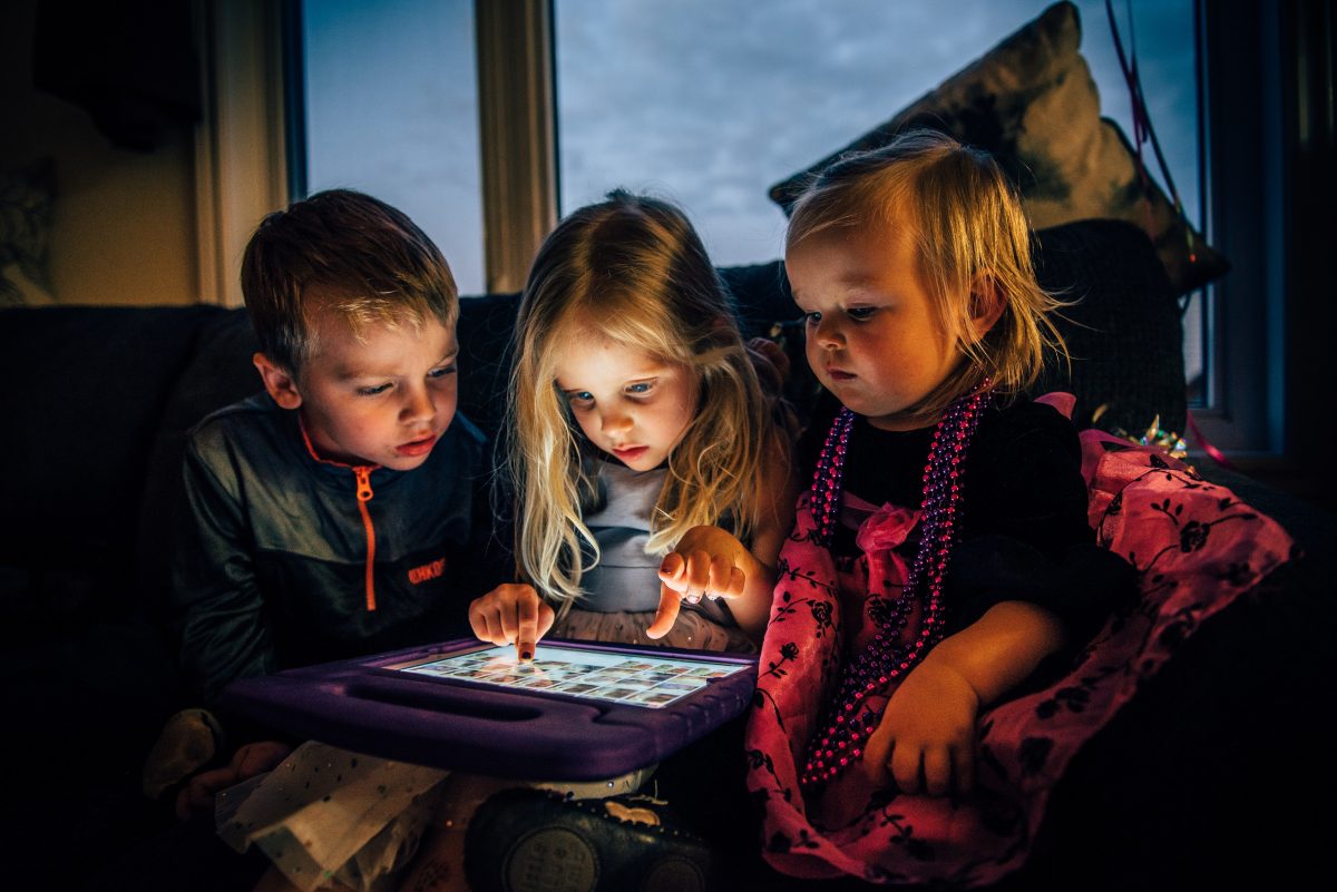 Children on tablet